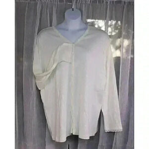 White Stag Woman Size 3XL White button down top lace detail sleeves 26 - 28W